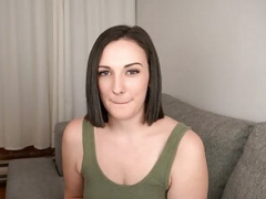 Amateur, Brunette brune, Concours, Femme dominatrice, Jeux, Mère que j'aimerais baiser, Pov, Nénés