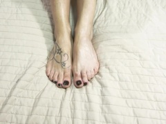 Lara De Santis - homemade footjob with cum on the feet
