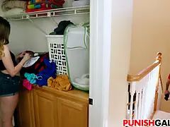 Grosser schwanz, Kehlenfick, Fetisch, Hd, Monster, Schreiend, Hintern versohlen, Jungendliche (18+)