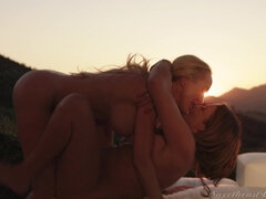 Армия, Большие сиськи, Платье, Поцелуи, Лизание, Милф, Киски, Стринги