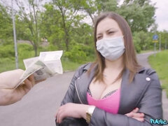 Gros seins, En levrette, Branlette thaïlandaise, Masque, Mère que j'aimerais baiser, De plein air, Pov, Dénudage