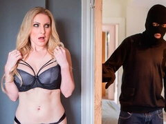 Noire, Blonde, Sucer une bite, Attrapée, En levrette, Interracial, Mère que j'aimerais baiser, Rasée