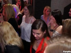 Enthousiasteling, Zwart, Aangekleed, Vrouw, Interraciaal, Orgie, Kousen, Swinger