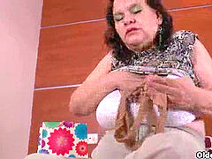 Belle grosse femme bgf, Femme couguar, Mature, Mère que j'aimerais baiser, Nylon, Collant, Petite femme, Jarretelles