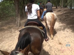 Cul, Plage, Sucer une bite, Brunette brune, Éjaculation interne, Branlette thaïlandaise, Pov, Fumer