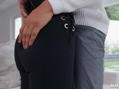 Américain, Gros seins, Sucer une bite, Gorge profonde, Interracial, Embrassement, Fille latino, Nénés