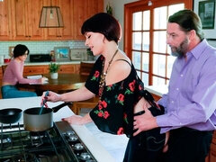 Stellung 69, Blasen, Braunhaarige, Schwanz, Frau frau mann, Behaart, Flotter dreier, Titten