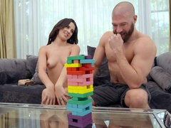 Brunette brune, Jeux, Seins naturels, Adolescente