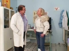 Blond multiple squirting during a gyno checkup