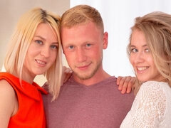 Cul, Blonde, Sucer une bite, Branlette thaïlandaise, Pénis, Tatouage, Adolescente, Plan cul à trois