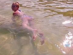 Bikini, Rubia, Polla, Novia, Pequeña, Público, Afeitado, Estriptis