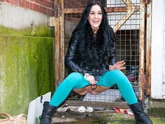 Good outdoor pissing and masturbation with a hot Carmel Cox