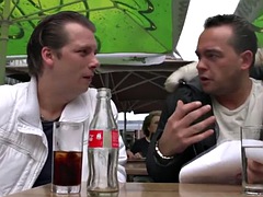 Gros seins, Sucer une bite, Brunette brune, Plantureuse, Tir de sperme, Masturbation, Prostituée, Réalité