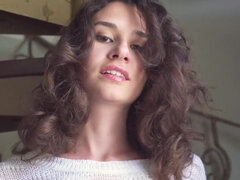 Nana, Brunette brune, Doigter, Talons, Masturbation, Petite femme, Maigrichonne, Solo