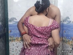 Aus dem arsch in den mund, Tante, Bad, Paar, Handjob, Orgasmus, Höschen, Toilette
