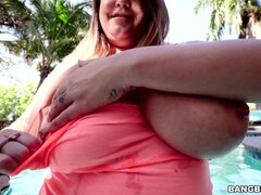 Belle grosse femme bgf, Gros seins, Énorme, Mère que j'aimerais baiser, Seins naturels, Piscine, Allumeuse, Nénés