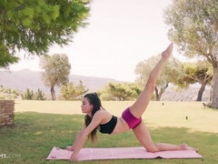 18, 素人, デカ尻, デカパイ, 指いじり, オナニー, ストリッピング, ティーン