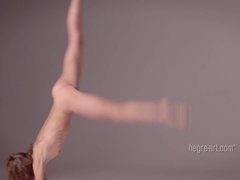 Derrière les coulisses, Brunette brune, Souple, Français, Naturelle, Mamelons, Maigrichonne, Nénés