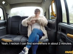 Gros seins, Plantureuse, Voiture, En levrette, Faciale, De plein air, Chatte, Mouillée