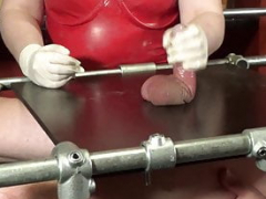 Amateur, Bondage domination sadisme masochisme, Britannique, Homme nu et filles habillées, Femme dominatrice, Branlette thaïlandaise, Humiliation, Maîtresse