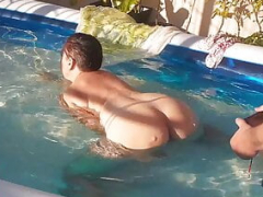 Doigter, Mamelons, Nudiste, Piscine, Douche, Maillot de bain, Nénés, Voyeur