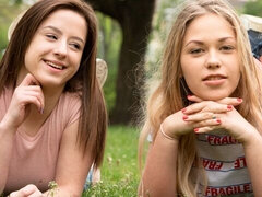 Morena, Besar, Lesbiana, Lencería, Masturbación, Coño, Colegiala, Tetas