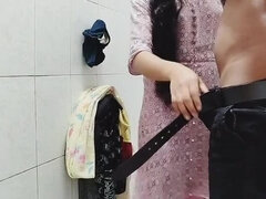 Desi Girlfriend Toilet Sex - Blowjob & Doggy Style in HD