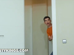 Grote mammen, Pijpbeurt, Broeder, Klietelaar, Lul, Likken, Masturbatie, Tatoeage