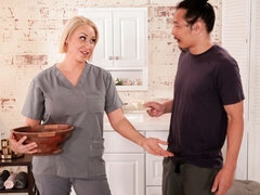 Verga grande, Tetas grandes, Rubia, Mamada, Estilo perrito, Madres para coger, Cabello corto, Tío