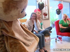 Enthousiasteling, Grote lul, Naakte man aangeklede vrouw, Dansen, Groep, Hd, Interraciaal, Moeder die ik wil neuken