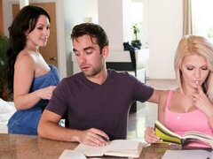 Rubia, Engañando, Ffm, Sexo duro, Lamidas, Madres para coger, Madrastra, Adolescente