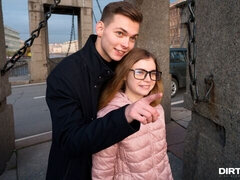 Blondine, Blasen, Hundestellung, Handjob, Küssen, Rasiert, Dürr, Titten