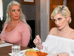 Stellung 69, Grosser arsch, Grosse titten, Fingern, Küssen, Masturbation, Milf, Muschi