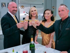 Cul, Blonde, Sucer une bite, Groupe, Branlette thaïlandaise, Orgie, Adolescente, Nénés