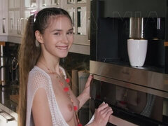 Блондинки, Пальцем, Большие дырки, На кухне, Мастурбация, Тощие, Соло, Влажная