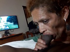 Enthousiasteling, Pijpbeurt, Diep in de keel, Hd, Gigantische lul, Interraciaal, Latijnse vrouw, Zuigen
