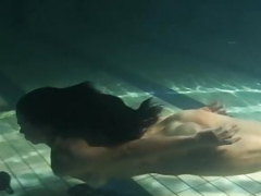 Bruinharig, Naakt, Buiten, Biljart, Douche, Softcore pornografie, Tieten likken, Onderwater