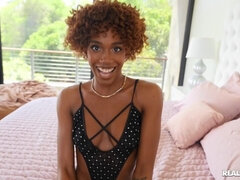 Большой член, Глубокая глотка, Черненькие, Подружка, Поцелуи, Лесбиянка, Лизание, Наездница