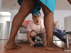 Grosse bite, Gros seins, Noire, Sucer une bite, Brunette brune, Tir de sperme, Poupée, Interracial