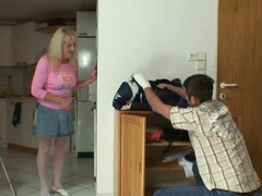 18 ans, Grosse bite, Gros seins, Sucer une bite, Tchèque, Lingerie, Maman, Réalité