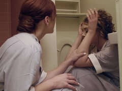 Stellung 69, Bad, Grosse titten, Braunhaarige, Küssen, Lecken, Hausmädchen, Hoch