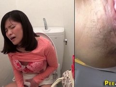 ultra-kinky japanese urinates upskirt