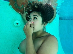 Belle grosse femme bgf, Gros cul, Gros seins, Sucer une bite, Plantureuse, En levrette, Branlette thaïlandaise, Interracial