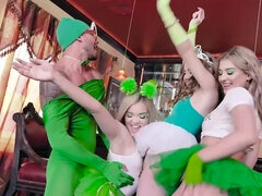 Ivre, Le plan cul à quatre, Petite amie, Léchez, Chatte, Adolescente