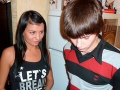 フェラチオ, 茶髪の, 浮気する, バック, フェティッシュ, パンティ, ロシア人, ティーン