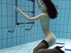 Bruinharig, Tsjechisch, Erotisch, Nudist, Zempak, Tiener, Tieten likken, Onderwater
