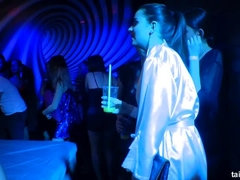 ブロンド, キス, レズビアン, なめる, パーティ, オマンコ, サテン, 濡れ