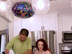 Grote kont, Grote mammen, Pijpbeurt, Fetisj, Roodharige vrouw, Zoon, Taboe, Tieten likken