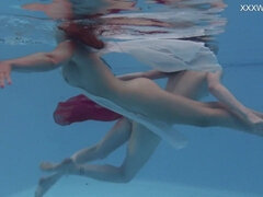 18 jaar, Kont, Bruinharig, Vriendin, Lesbisch, Klein, Pornster, Openbaar