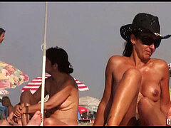 Hot Amateur Mature Nude Milfs Beach voyeur HD vid spycam